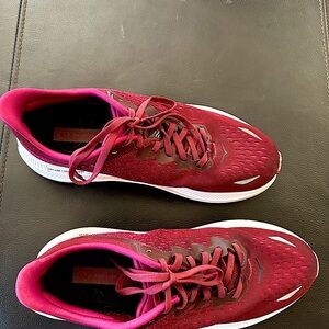 Women’s Hoka Kawana shoes